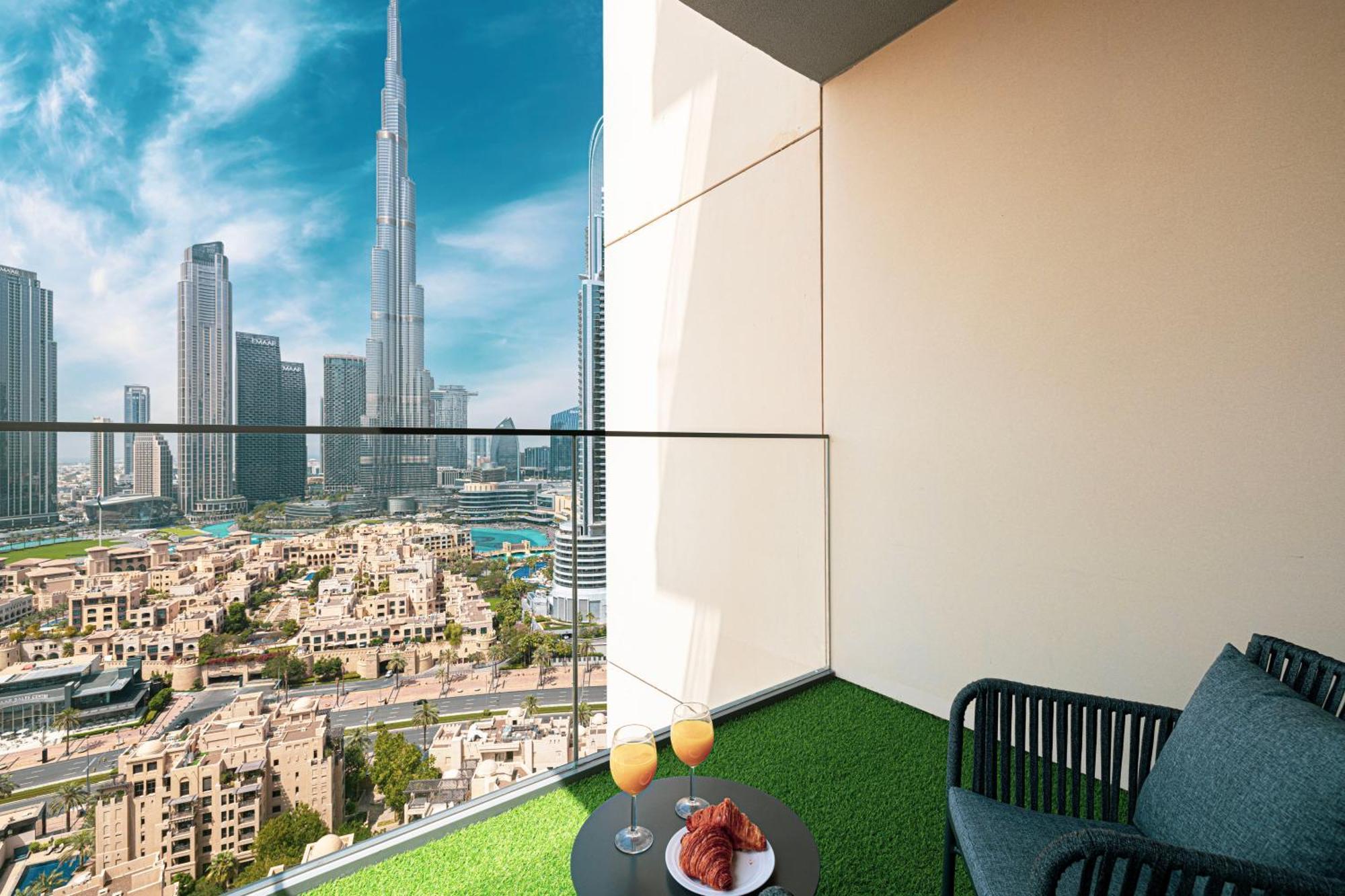 Smartstay At Burj Royale - Full Burj Khalifa View - Brand New Luxury Apartments Dubai Exteriör bild
