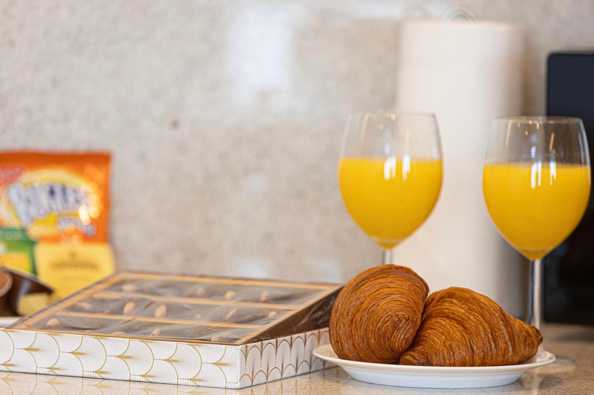 Smartstay At Burj Royale - Full Burj Khalifa View - Brand New Luxury Apartments Dubai Exteriör bild