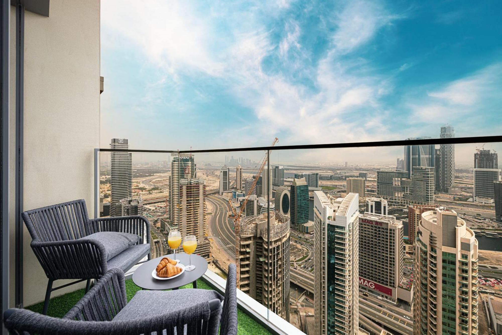 Smartstay At Burj Royale - Full Burj Khalifa View - Brand New Luxury Apartments Dubai Exteriör bild