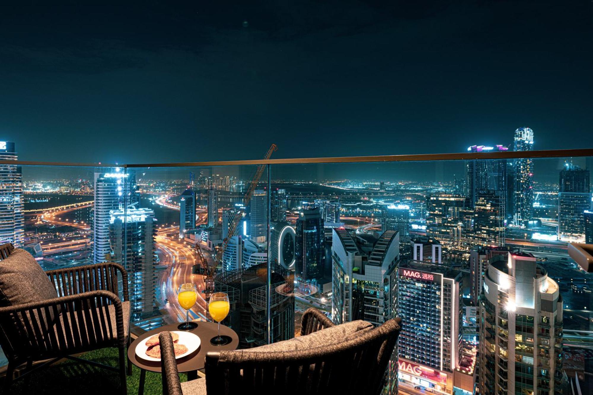 Smartstay At Burj Royale - Full Burj Khalifa View - Brand New Luxury Apartments Dubai Exteriör bild