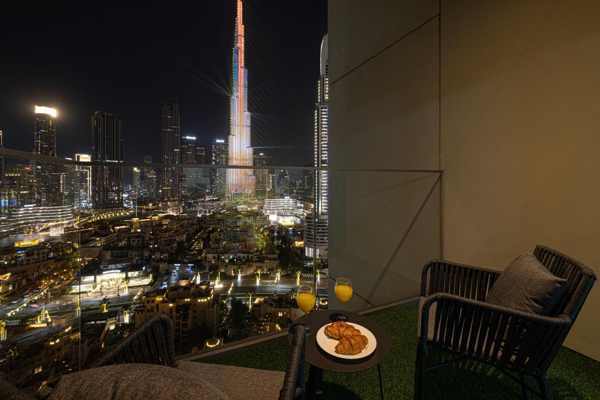Smartstay At Burj Royale - Full Burj Khalifa View - Brand New Luxury Apartments Dubai Exteriör bild