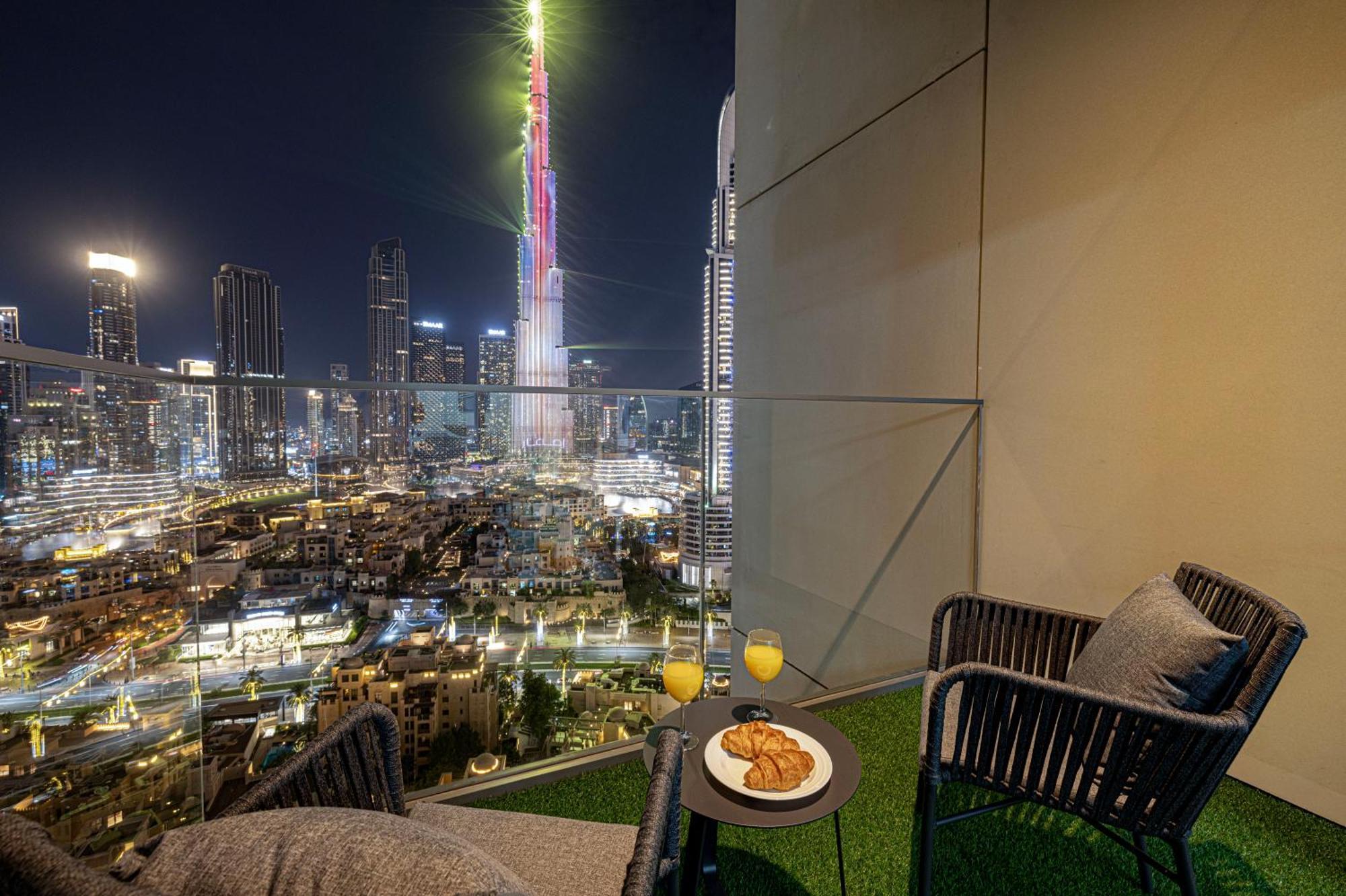 Smartstay At Burj Royale - Full Burj Khalifa View - Brand New Luxury Apartments Dubai Exteriör bild