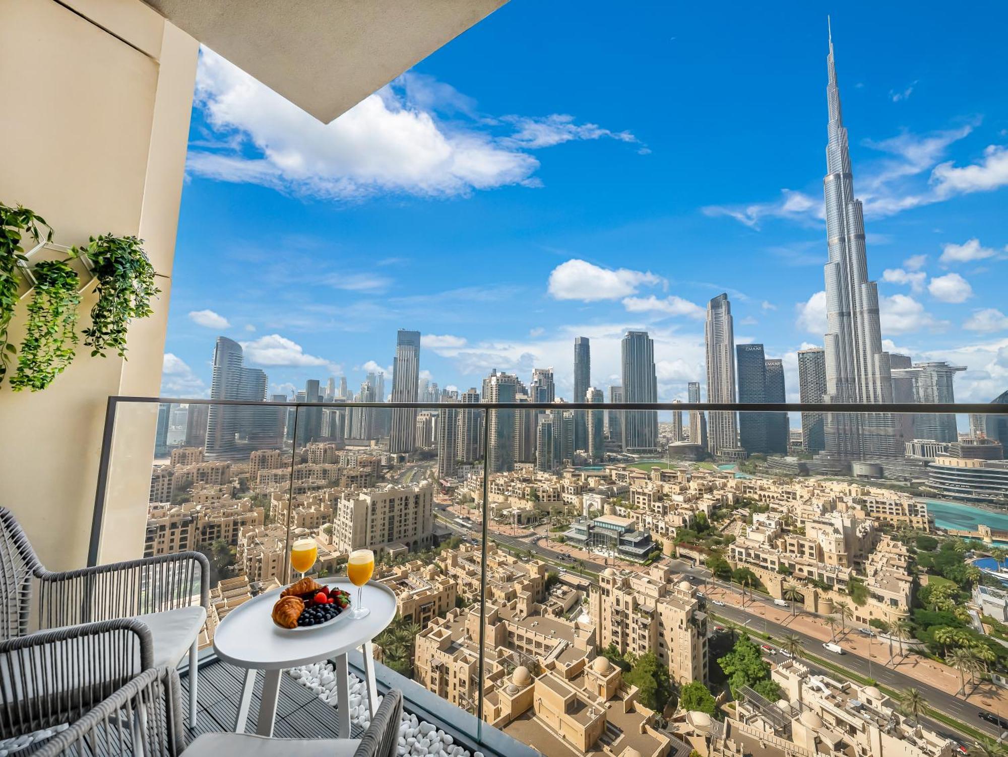 Smartstay At Burj Royale - Full Burj Khalifa View - Brand New Luxury Apartments Dubai Exteriör bild